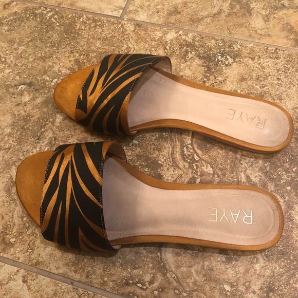 RAYE - Picture 6 of 7